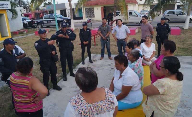 Cumple Luis Torres Con Vecinos Del Fraccionamiento Francisco J. Mújica De Chetumal