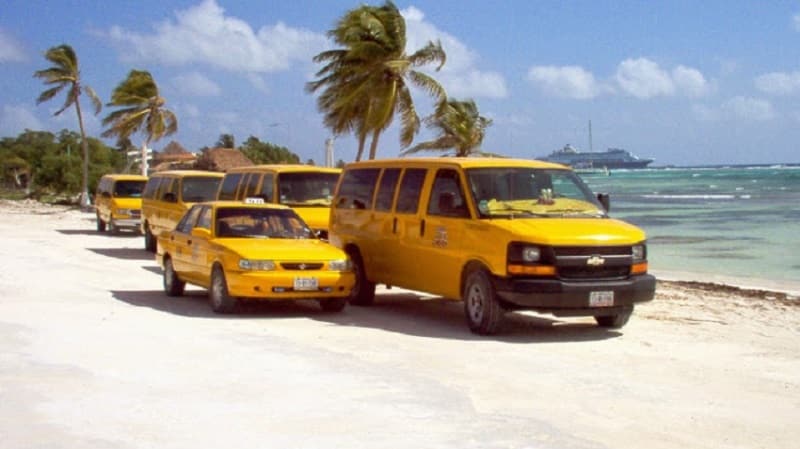 Taxistas agresivos ahuyentan turismo de la zona sur