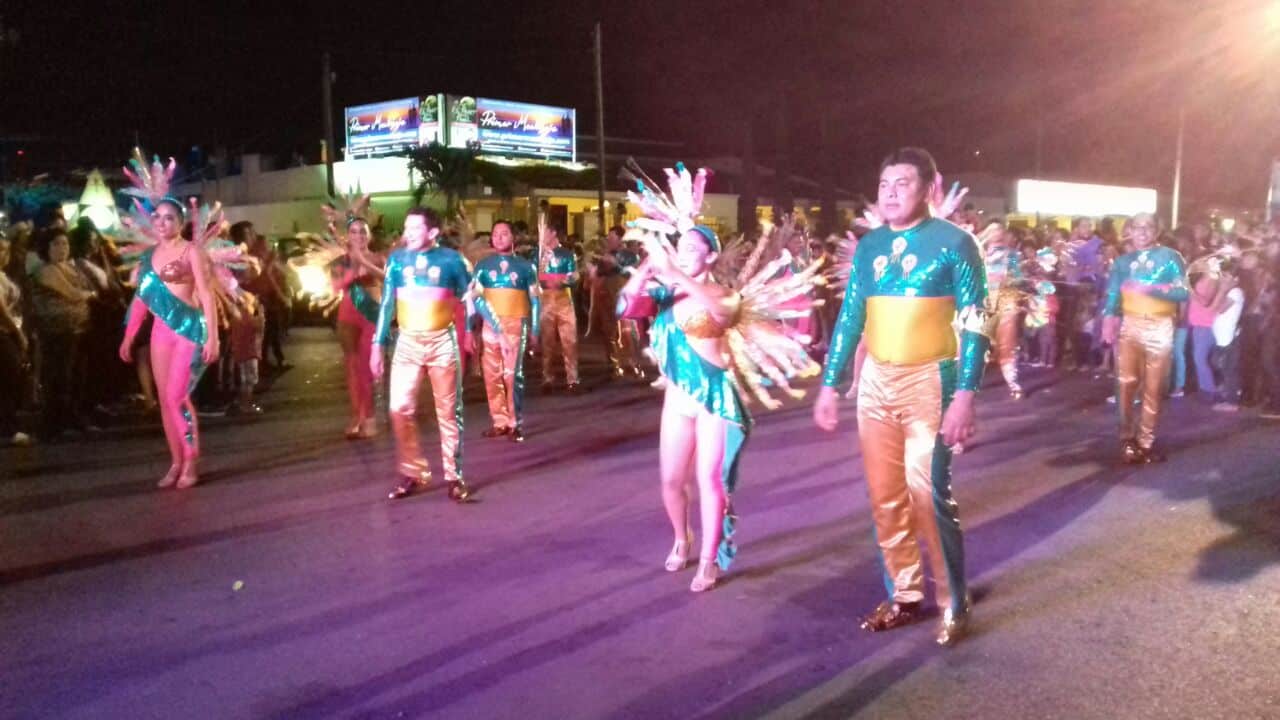 20 personas probaron el fresco bote durante el Carnaval de Chetumal