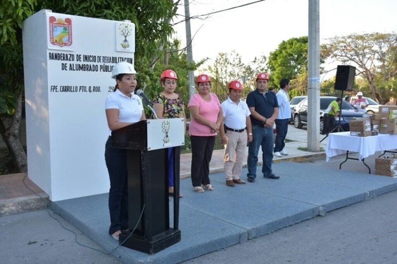 Encabeza Paoly Perera inicio de rehabilitación del alumbrado Público