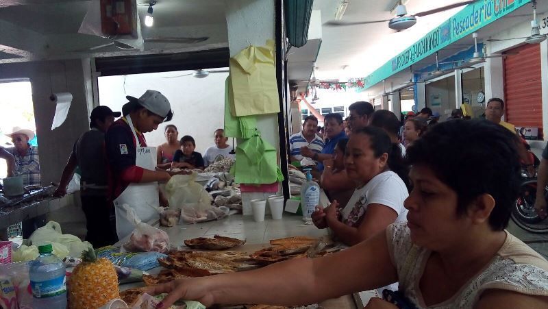 Semana Santa bendice a expendios de productos del mar