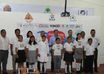 Motiva Alexander Zetina a niños bacalarenses