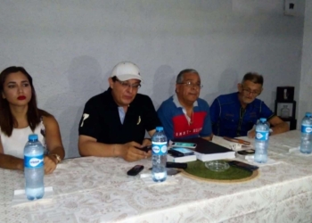 Gabino Andrade, detrás de la defensa de Karla Blancas