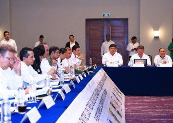 Asiste Cristina Torres a reunión plenaria entre los tres órdenes de gobierno en Quintana Roo