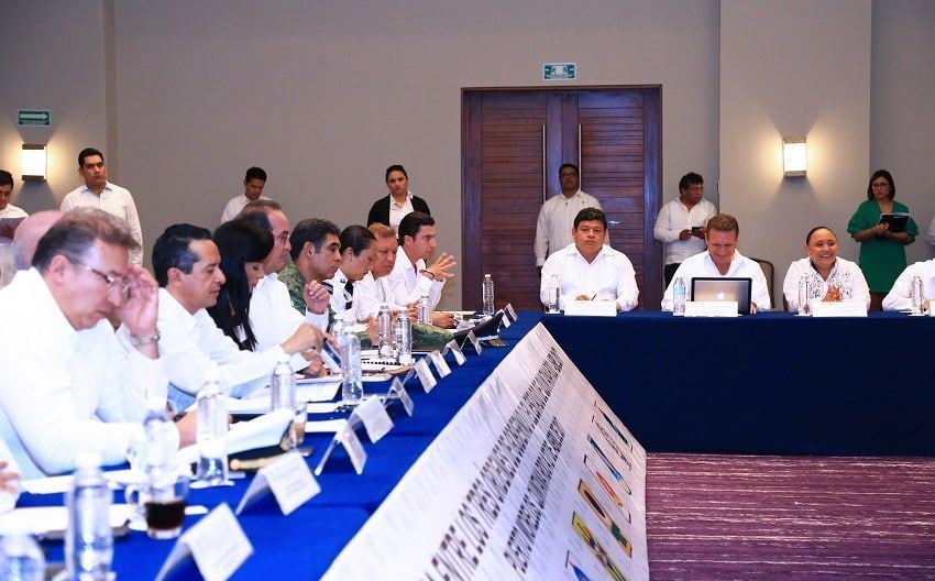 Asiste Cristina Torres a reunión plenaria entre los tres órdenes de gobierno en Quintana Roo