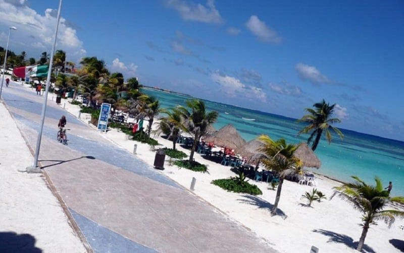 Empresarios exigen mayor vigilancia policial en el malecón de Mahahual