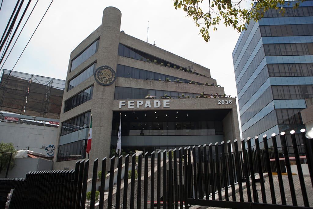 PRI y PAN exigen a Fepade investigar el origen y destino del dinero que recibió Eva Cadena