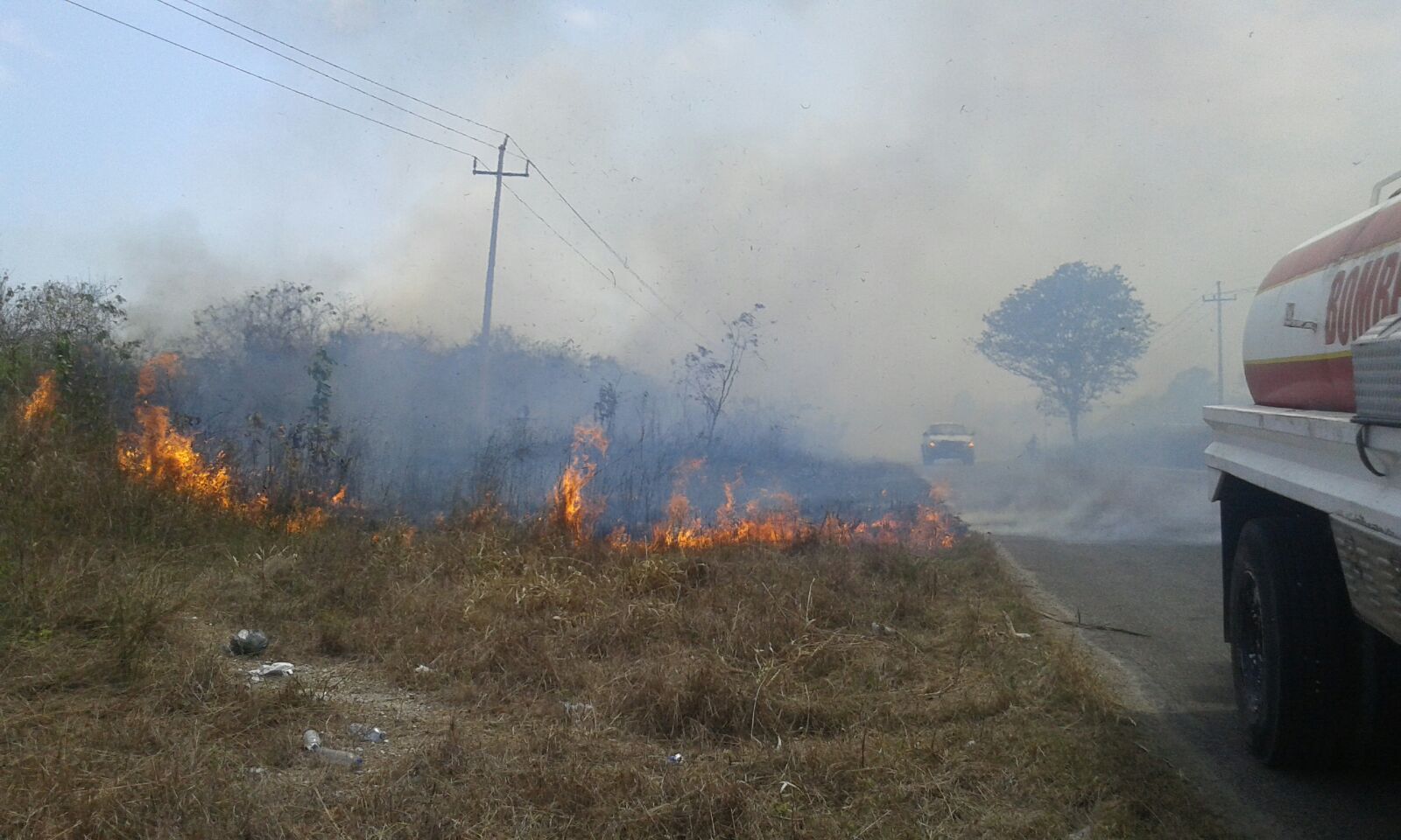 Bomberos lesionados en Altos De Sevilla