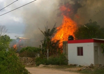 Incendio consume viviendas y deja una persona con quemaduras de 3er grado