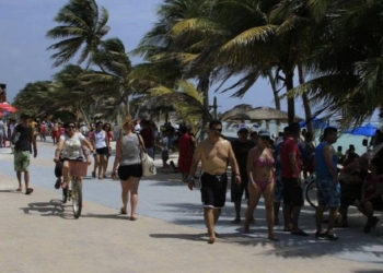 Autoridades municipales con la mirada fija en Mahahual en estas vacaciones