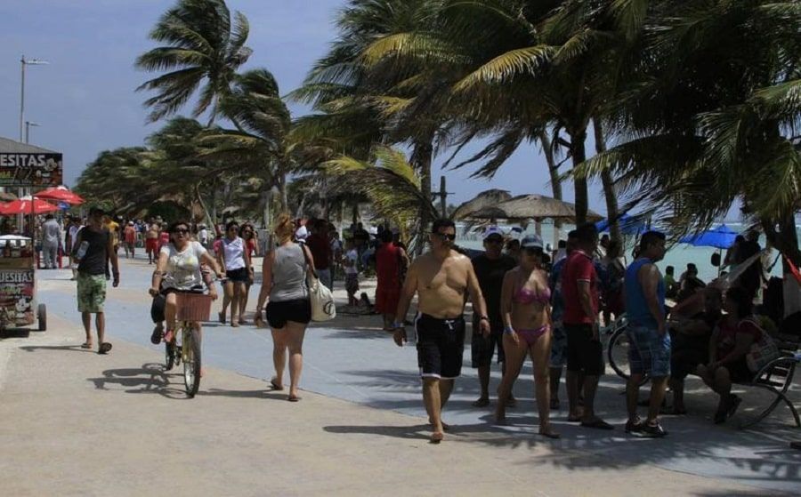 Autoridades municipales con la mirada fija en Mahahual en estas vacaciones