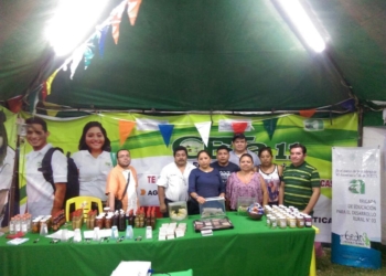 Muestra productos de manufactura casera la Brigada de Educación para Desarrollo Rural 03