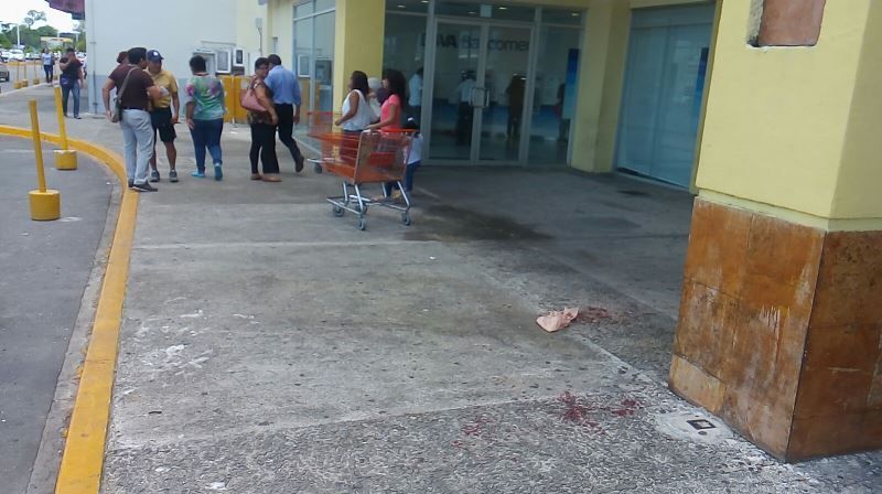 Asaltan a una persona en plaza las américas