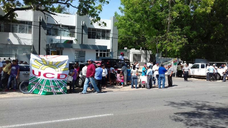 Campesinos quintanarroenses claman auxilio manifestándose en la Sagarpa