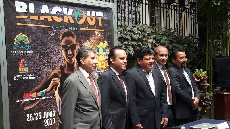 Luis Torres presenta el Triatlón Black Out 2017 ante medios nacionales