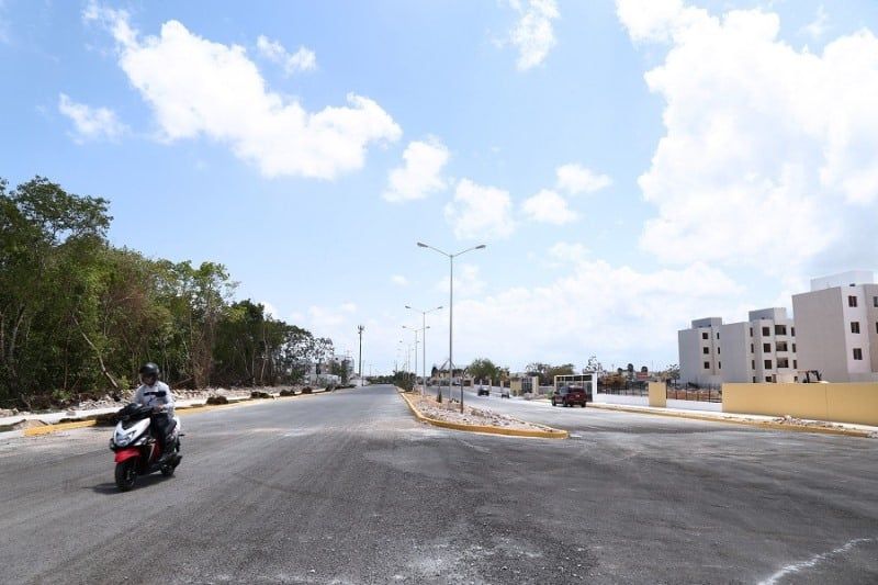 Abre gobierno de Solidaridad nuevo tramo pavimentado de la Avenida Lilis