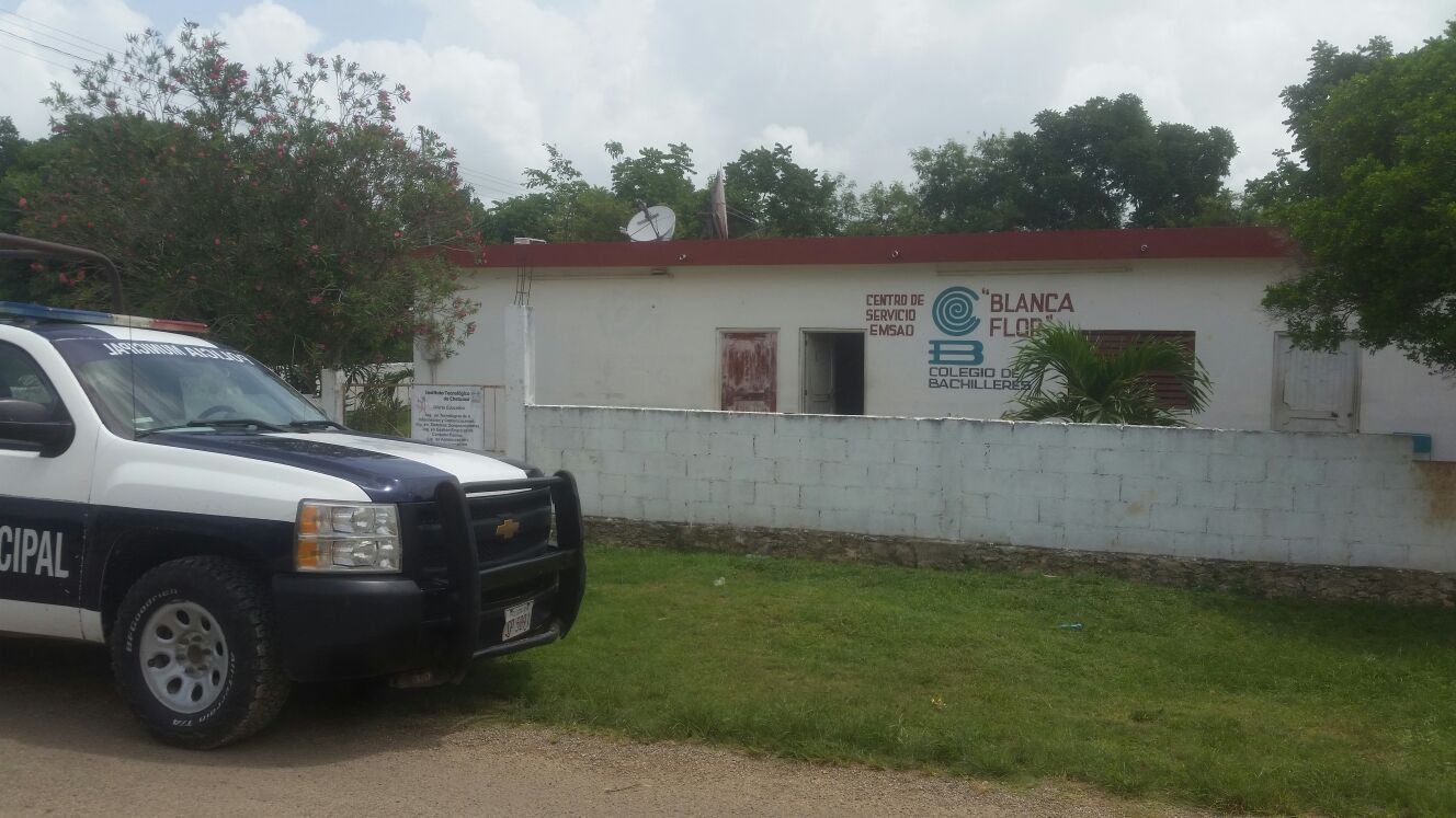 Alumnos lapidan Bachilleres de Blanca Flor