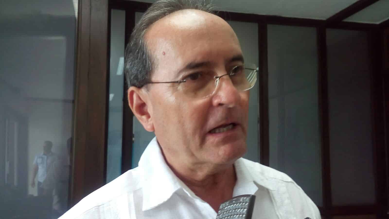 Francisco López Mena, sale en defensa de la titular de la SEyC