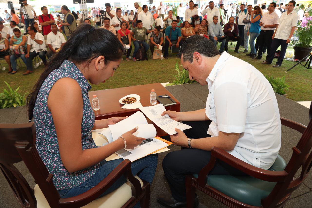 Bacalarenses exponen sus necesidades a Carlos Joaquín a través de “Platícale al Gobernador”