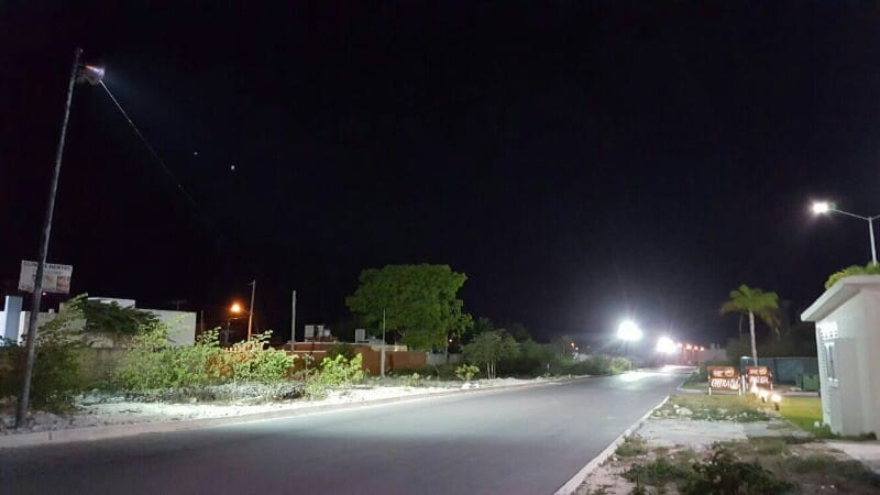 Ilumina gobierno de Laura Fernández transitada arteria de Puerto Morelos