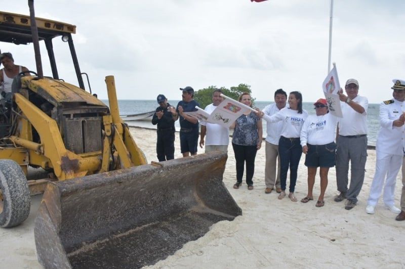 Encabeza Paoly Perera arranque de mejoramiento del camino a Punta Herrero