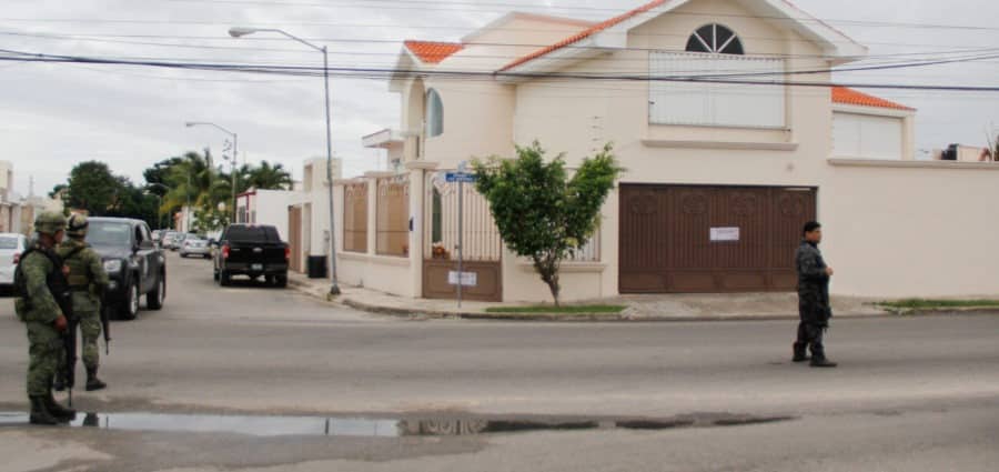 PGR ubicó armas largas, cartuchos y droga en casa de seguridad