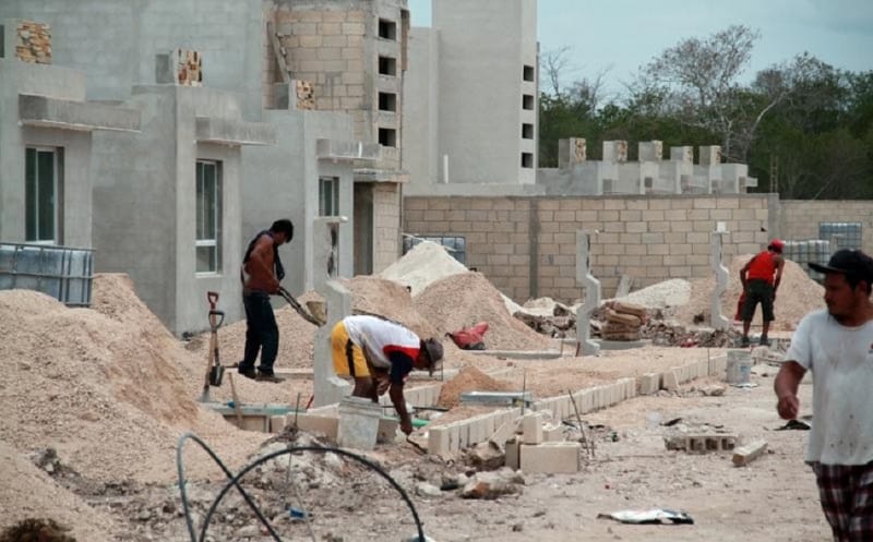 Tiemblan empresarios de la construcción; este sábado sube el precio del cemento