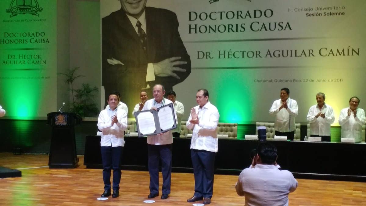 Distinguen al reconocido periodista chetumaleño, Héctor Aguilar Camín, con el Doctorado Honoris Causa