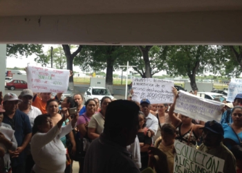 Antorchistas cumplen su amenaza y arremeten contra la desatención de SAGARPA