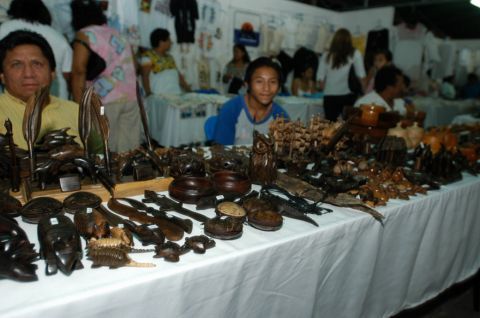 Artesanos del sur de Q. Roo, sin espacios para comercializar sus productos