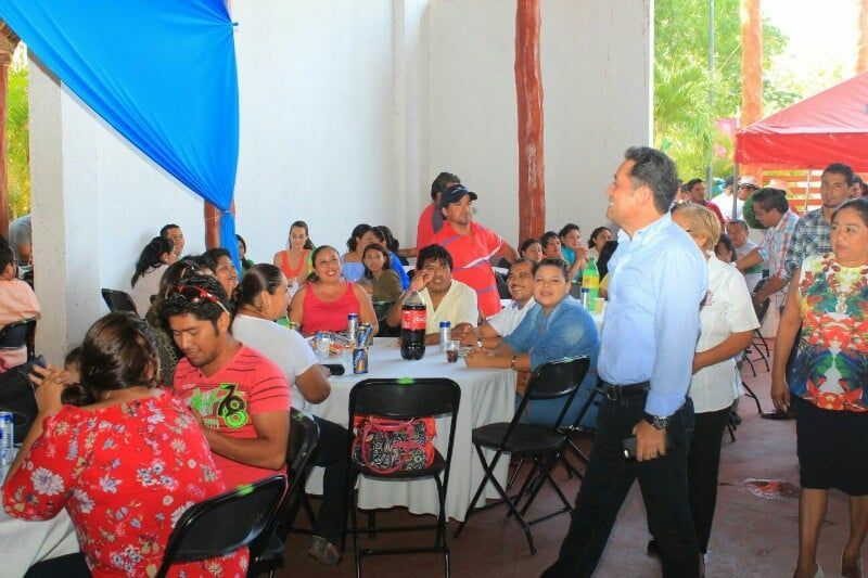Agasajan a burócratas bacalarenses