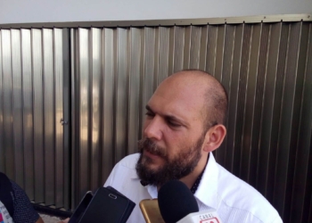 Funcionarios de Carlos Joaquín, con un pié en la calle