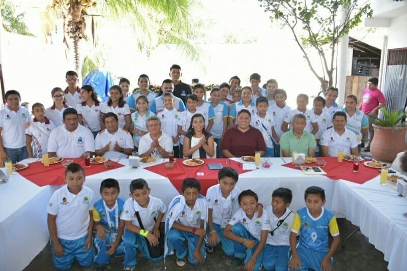 Reconoce Paoly Perera a jóvenes deportistas que participaron en las Olimpíadas Nacionales