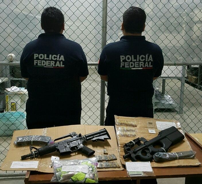 Policía Federal libera a una víctima de secuestro detiene a sujeto armado y asegura auto con armas en Cancún, Quintana Roo