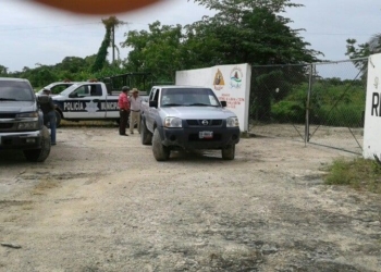 Porque no le dieron chamba, ex Diputado bloquea acceso al basurero de Bacalar