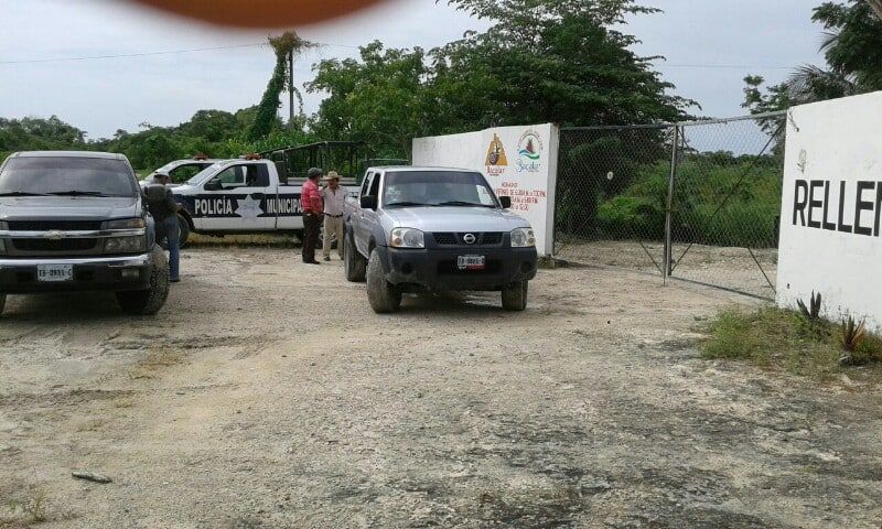 Porque no le dieron chamba, ex Diputado bloquea acceso al basurero de Bacalar