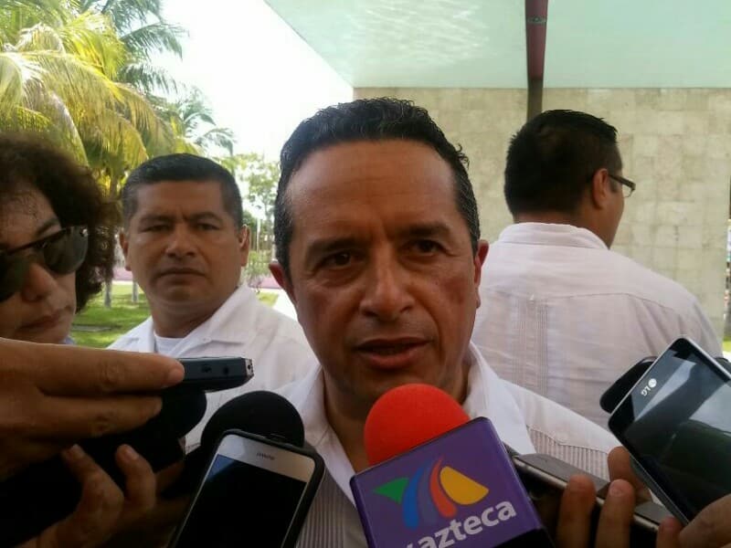 Carlos Joaquín mantiene bajo la manga los cambios en su gabinete