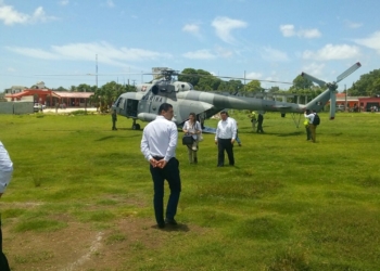 Aterriza helicóptero de la armada en bacalar