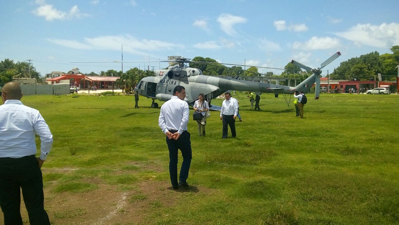 Aterriza helicóptero de la armada en bacalar