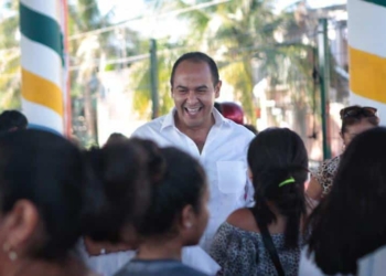 Con becas munipales, impulsa Juan Carrillo educación de 156 estudiantes