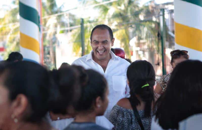Con becas munipales, impulsa Juan Carrillo educación de 156 estudiantes