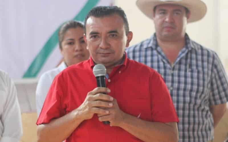 “Chaquetea” Juan Manuel Herrera, llora por regresar al PRI