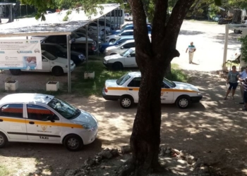 Cierran el paso a taxistas “pachocheros”