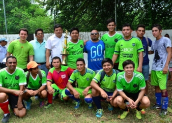 Premian a ganadores de la liga de fútbol del Sindicato de Trabajadores del SQCS