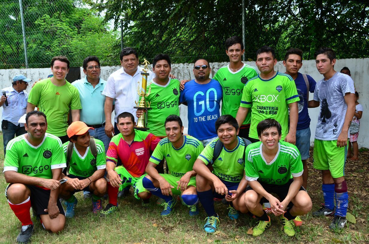Premian a ganadores de la liga de fútbol del Sindicato de Trabajadores del SQCS