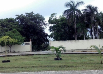 Meterán en cintura a concesionario del panteón Campos del Recuerdo