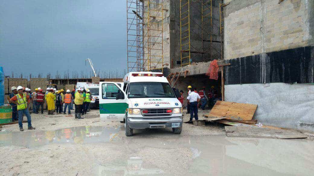 Trabajadores de la construcción resultan lesionados por derrumbe de obra