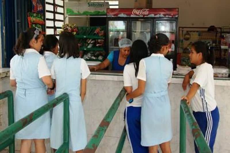 Someten a capacitación a consesionarios de tienditas escolares