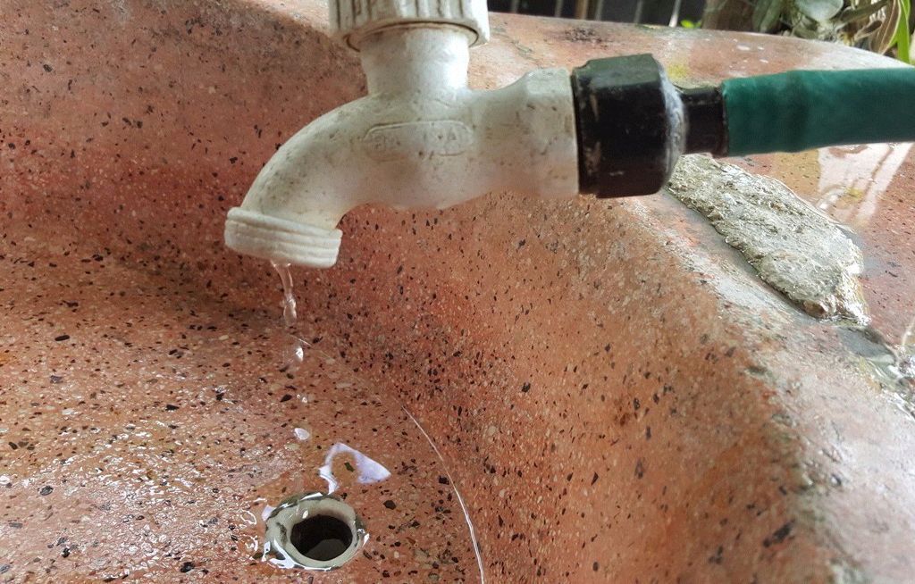 Agua a «cuenta gotas» para FCP; colonos piden la atención del Director General