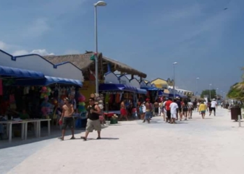 Reclaman insuficiente atención bancaria y de TELECOM en Mahahual